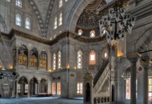 VENDI QË NDËRTON PERSONALITETIN TONË:XHAMIA