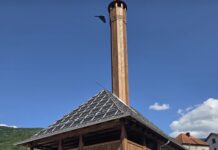 Reis Fejzić sa saradnicima obišao radove na rekonstrukciji Redžepagića džamije u Plavu